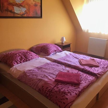 Vida Apartman Sarvar Bagian luar foto
