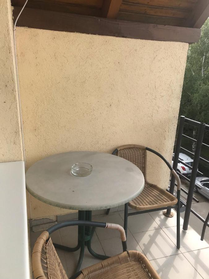 Vida Apartman Sarvar Bagian luar foto