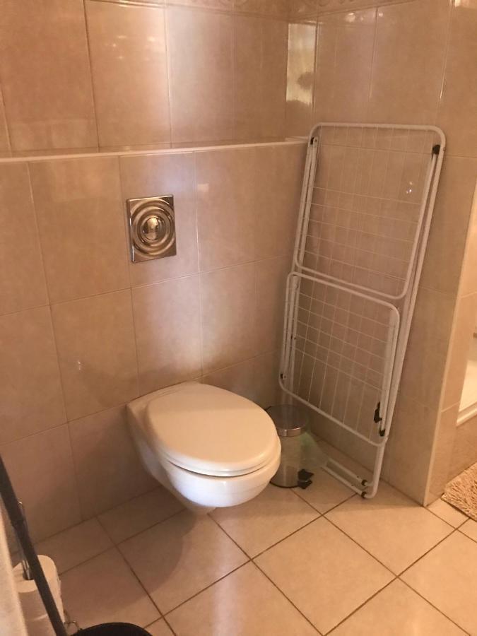 Vida Apartman Sarvar Bagian luar foto