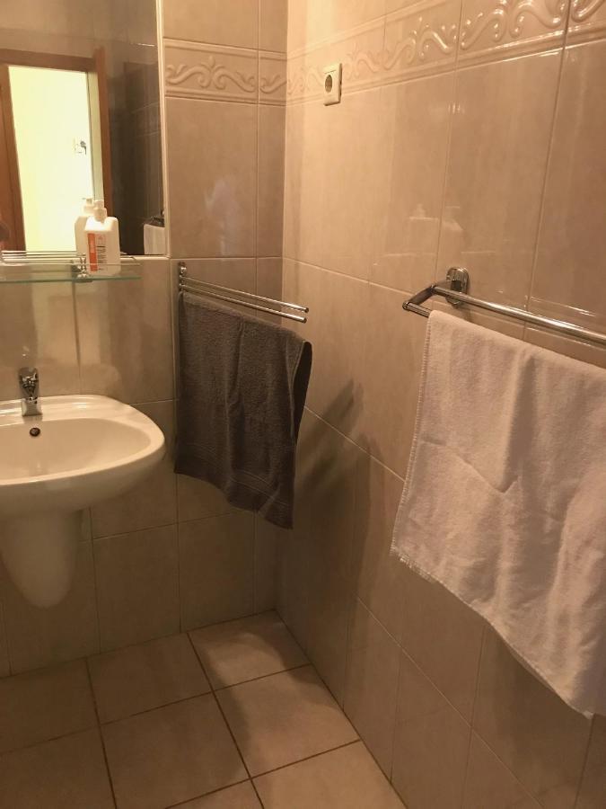 Vida Apartman Sarvar Bagian luar foto